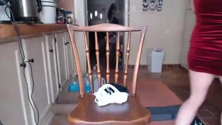 TrollopTaylor - Пышная красотка танцует перед камерой и мило общается с участниками чата