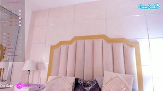 camilaadams - Брюнетка с силиконовыми сиськами мило болтает и дразнится перед камерой