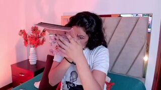 БрендаДжеймс показывает свои большие сиськи