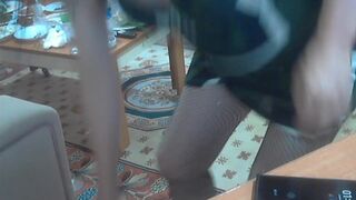 pollen_07 - Милфа мило болтает и дразнится перед камерой своей милой фигурой