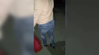 XXXextremStile - Девочка снимает себя на камеру на улице и мило общается с чатом