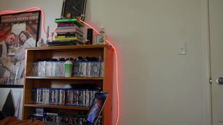 bellebabyboo - Шлюха с большими сиськами и волосатой киской играет с вибратором.