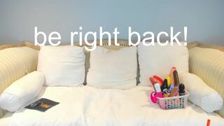 eatmygingersnapps - Малышка демонстрирует все свои резиновые члены.