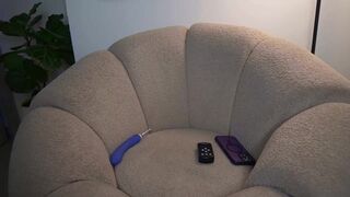 rebeccastonee - подросток мастурбирует свою киску