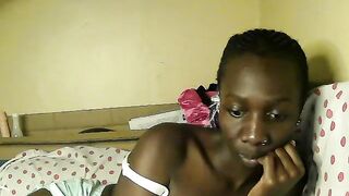 sexy_Amanda18 - a nigrean woman chatting sweetly in a chat room.