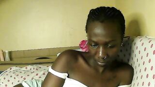 sexy_Amanda18 - a nigrean woman chatting sweetly in a chat room.