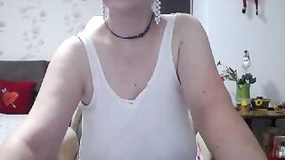 Mary_x -  A milf is chatting and teasing her body on camera.