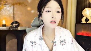 xiaodaibabyy - Young Asian girl sweetly chatting and teasing in front of the camera