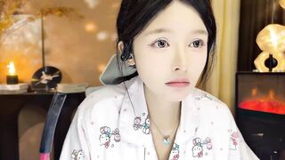 xiaodaibabyy - Young Asian girl sweetly chatting and teasing in front of the camera