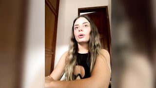 Miss_valeriaa - adorable young babe sweetly chatting and teasing in front of the camera