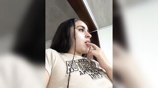 Lili_teen - Young babe with clothes on poses for the camera