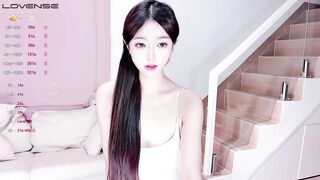 Yinoyai_3 - Charming young Asian girl chats sweetly with chat doesn't want to undress