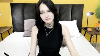 Selena_Moorr - [Charming brunette chats sweetly and teases in front of the camera