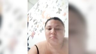 Samanta-sexiwoman - Milfa mulatto with big tits sits chatting and panting in front of the camera