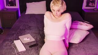 KarolinaLilMommy - Porn Video [Bongacams]: big tip goal, perfectly contoured décolletage, captivating content creator