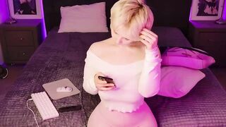 KarolinaLilMommy - Porn Video [Bongacams]: big tip goal, perfectly contoured décolletage, captivating content creator