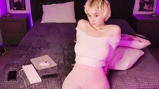 KarolinaLilMommy - Porn Video [Bongacams]: big tip goal, perfectly contoured décolletage, captivating content creator