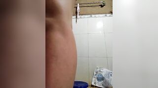 Lini_Ery - [Asian girl films herself in the bathroom and chats sweetly with the chat