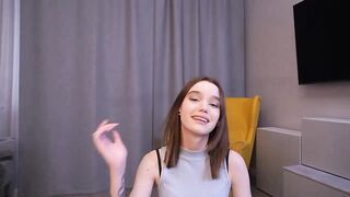 KimEvansf - Young college girl having a nice chat with the chat room.