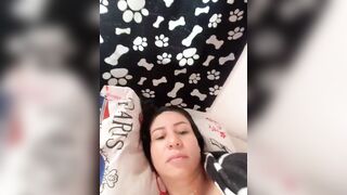 desiree_garay - A milfochka is lying on the bed, sweet-talking to a chtaam.