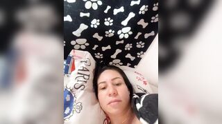 desiree_garay - A milfochka is lying on the bed, sweet-talking to a chtaam.