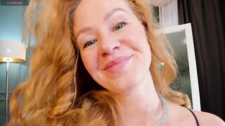 DreamVikky - Curly-haired cutie dances in front of the camera and chats sweetly with the chat room