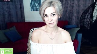 BlondeMommy_77 - Charming cutie dances in her clothes in front of the camera and has a nice chat