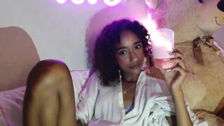 Leilaofficial -Mulatto cute chat teasing in front of the camera