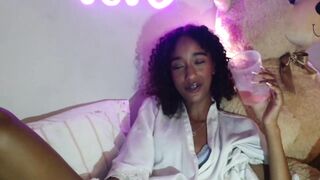 Leilaofficial -Mulatto cute chat teasing in front of the camera