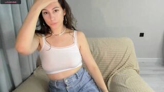 briannababy_ -Brunette in clothes sits and chats in front of the camera