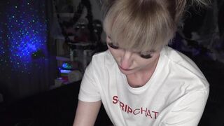 itscassyrose - Young bitch posing in panties in front of the camera and chatting sweetly with the chat room