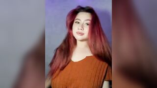 Scarlet_garnet - Young babe with red hair is teased in front of the camera in a beautiful froth and sweetly interacting