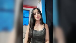 itsmadely - A cute brunette sits chatting and teasing on camera.