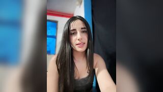 itsmadely - A cute brunette sits chatting and teasing on camera.