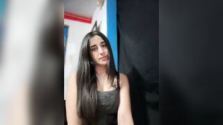 itsmadely - A cute brunette sits chatting and teasing on camera.