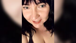 GoddessKitty-4u -Big-boobed babe is having a nice chat.