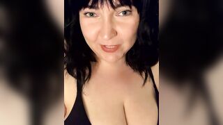 GoddessKitty-4u -Big-boobed babe is having a nice chat.