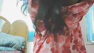 manisha_baby -Latina chats sweetly and teases in front of the camera in a beautiful dress