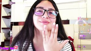 scarlleth_ - Brunette babe cute chats and teases in front of the camera