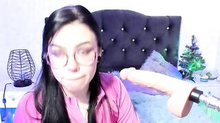 Jas_miin -young babe sucks rubber cock on camera and chats sweetly with chat