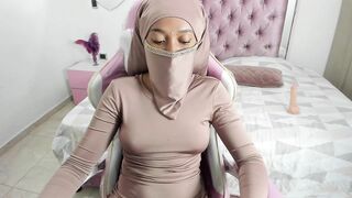 Maryan_najar - Covered young woman sweetly chats and teases in front of the camera