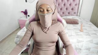 Maryan_najar - Covered young woman sweetly chats and teases in front of the camera