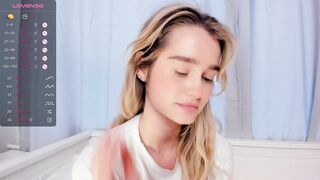 ConnieTran - [Young babe in clothes teases in front of the camera and chats sweetly with the chat