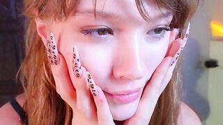 DemiDee - Young babe sweetly chats and teases in front of the camera