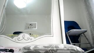 Porcellinahotxx - young girl sweet-talking and teasing on camera.