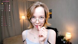 WillaFerran - Skinny babe dances with her clothes on in front of the camera and chatting sweetly with the chat room