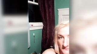 Sexy_pixxxy -  Milfa dancing in front of the camera and chatting sweetly with the chat room