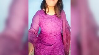 Dayna-36 - [Indian girl changes clothes on camera and chats cutely with chat