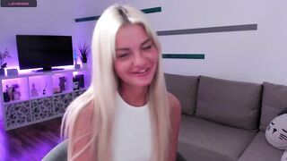 Nia_Blondie_X - [Young blonde chats with chat and is shy to undress in front of the camera