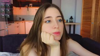 Amanda_charm - Young babe sweetly chatting and teasing her sweet figure in front of the camera